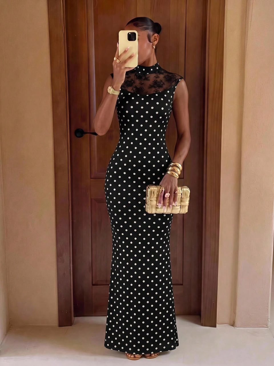 Robe longue à pois col dentelle transparent