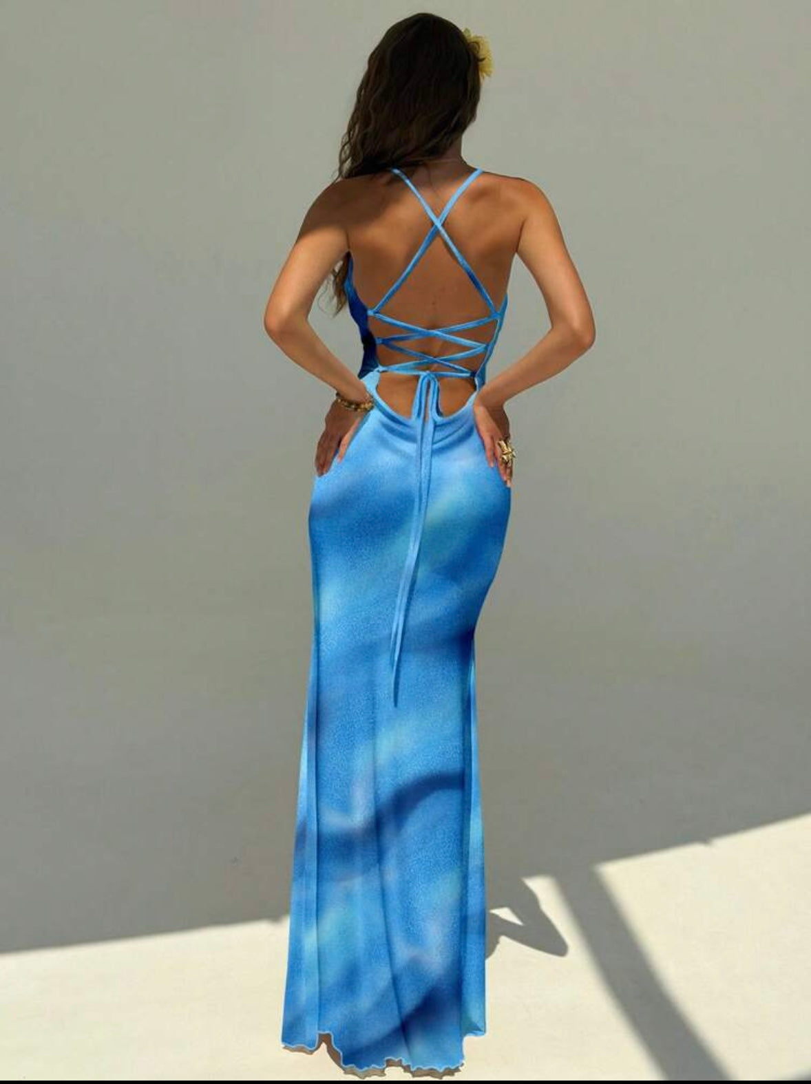 Robe longue bleue tie-dye dos nu croisé