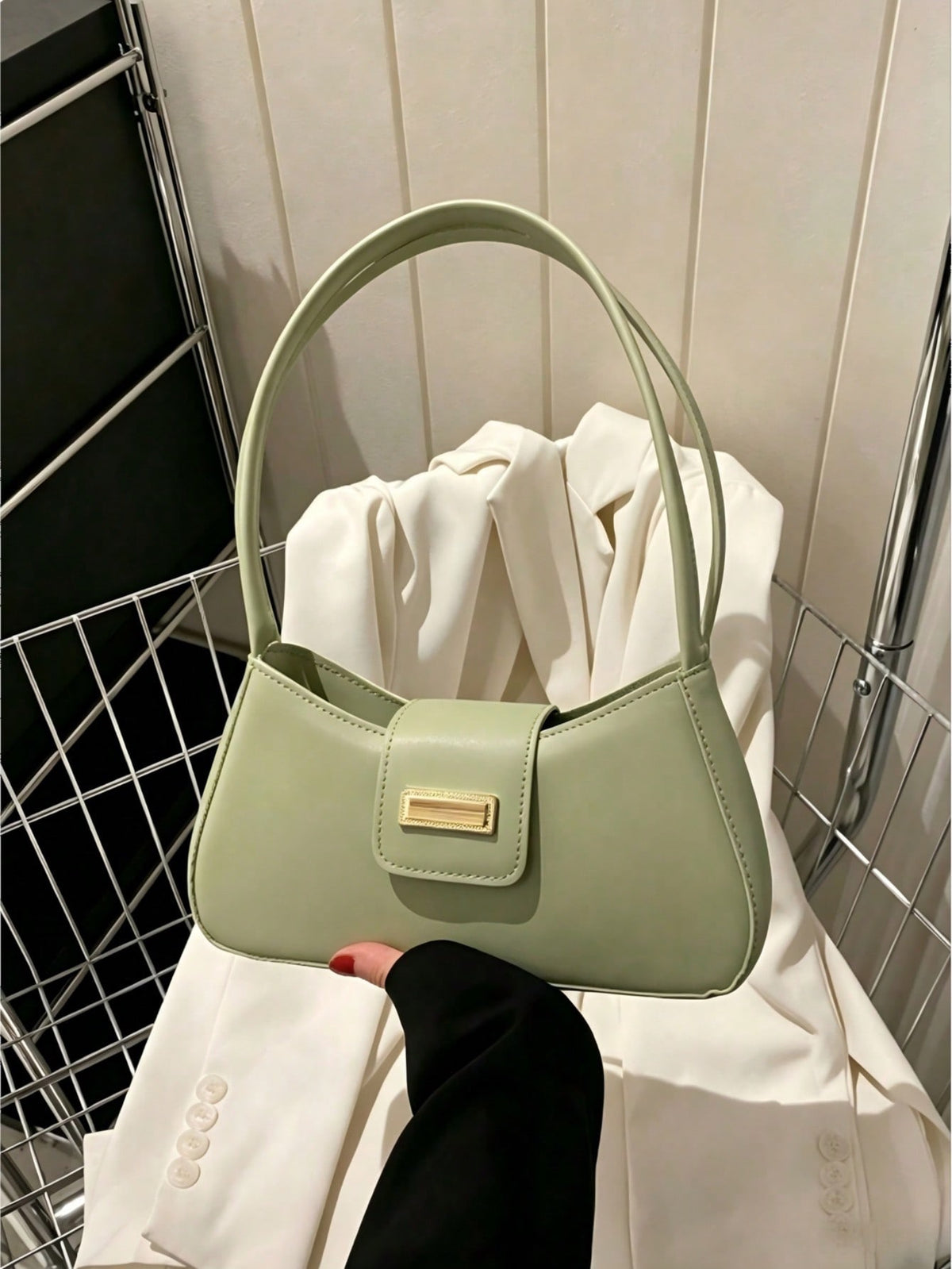 Sac baguette vert sauge fermoir doré